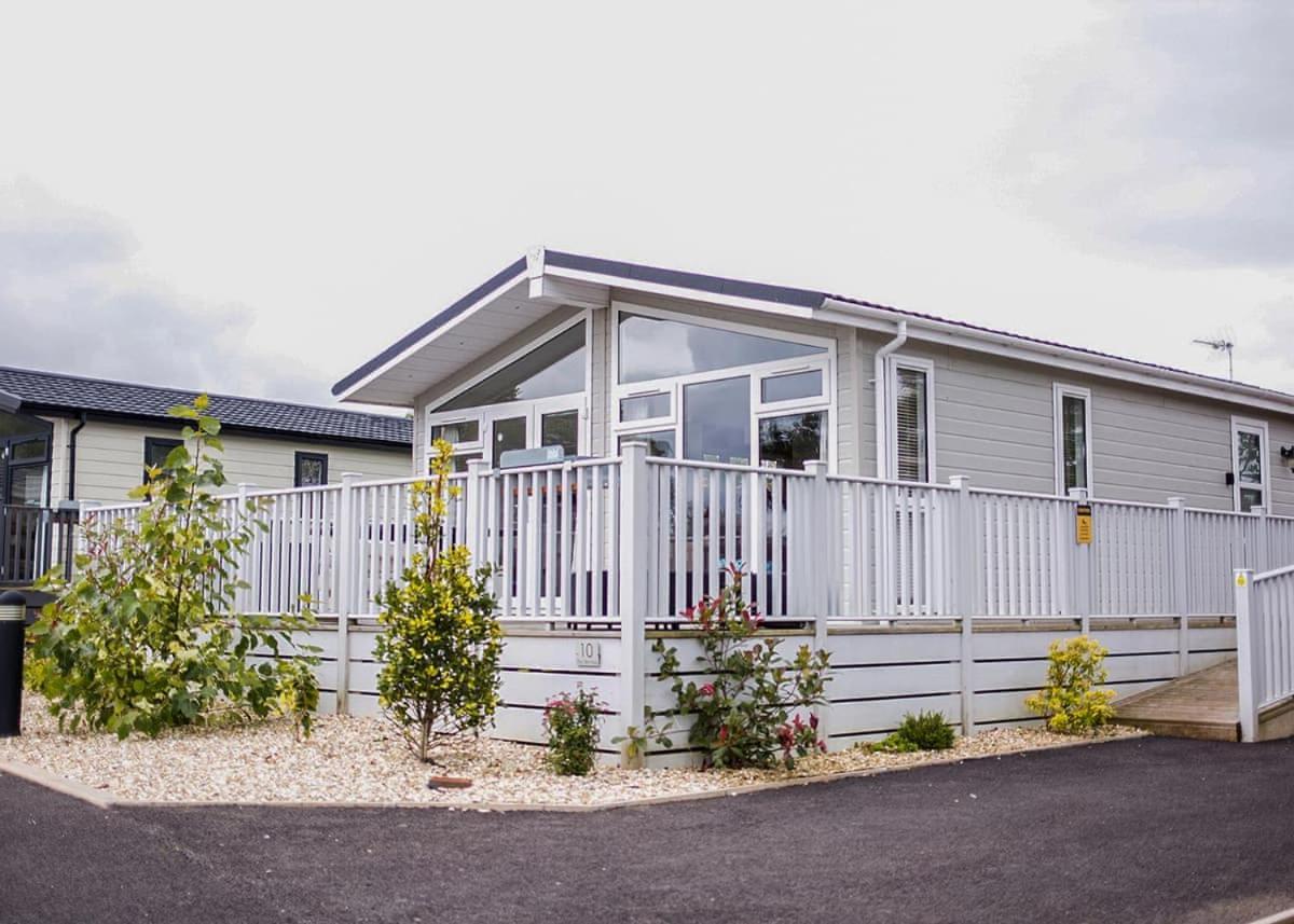 Hornbeam Country Park Hotel Honiton Bagian luar foto